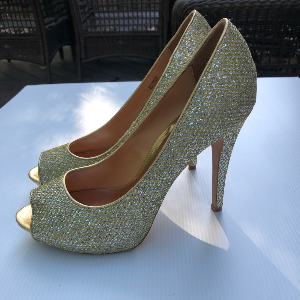 NWT BADGLEY MISCHKA Gold & Silver Heels 10m
